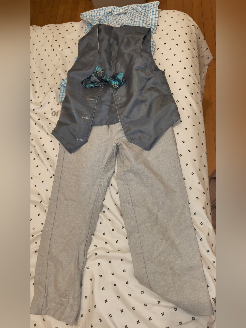 UEC Kids Headquarters KHQ Boys Suit Gray 4-Piece Vest Shirt Pants Bow Tie Size 5